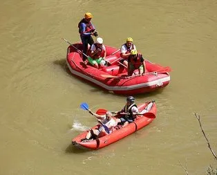 Binali Yıldırım rafting yaptı