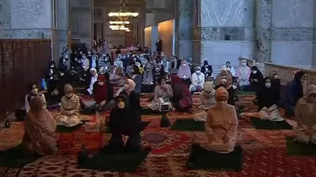 Son dakika: Zincirler kırıldı! Ayasofya-i Kebir Cami-i Şerifi Başkan Erdoğan'ın katılımıyla 86 yıl sonra ibadete açıldı-1