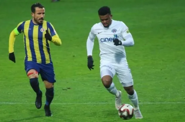 Kasımpaşa evinde farklı kazanıp turladı