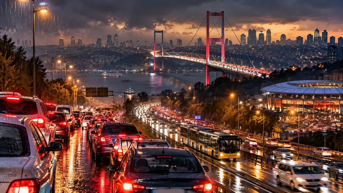 İstanbul'da trafik yoğunluğu %85'e dayandı! İşte kilitlenen hatlar ve en hızlı kaçış güzergâhları