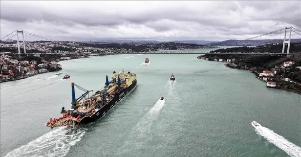 Castorone gemisinin geçişi sırasında İstanbul Boğazı'nda gemi trafiği çift yönlü kapatıldı