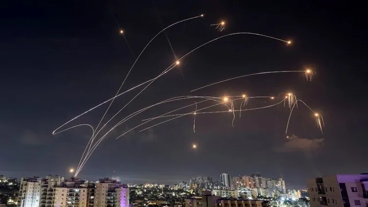 İZLE I Hizbullah'tan İsrail'e füze saldırısı!