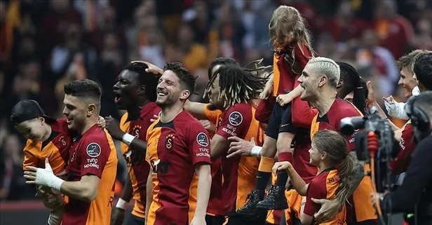 Galatasaray bu akşam Molde önünde her anlamda çok kritik bir maça çıkacak!