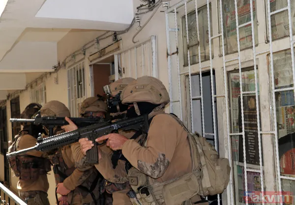 Van'da metruk binada Afganistan uyruklu 13 göçmen yakalandı - 8