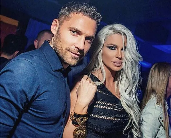 Jelena ofsayta düştü!