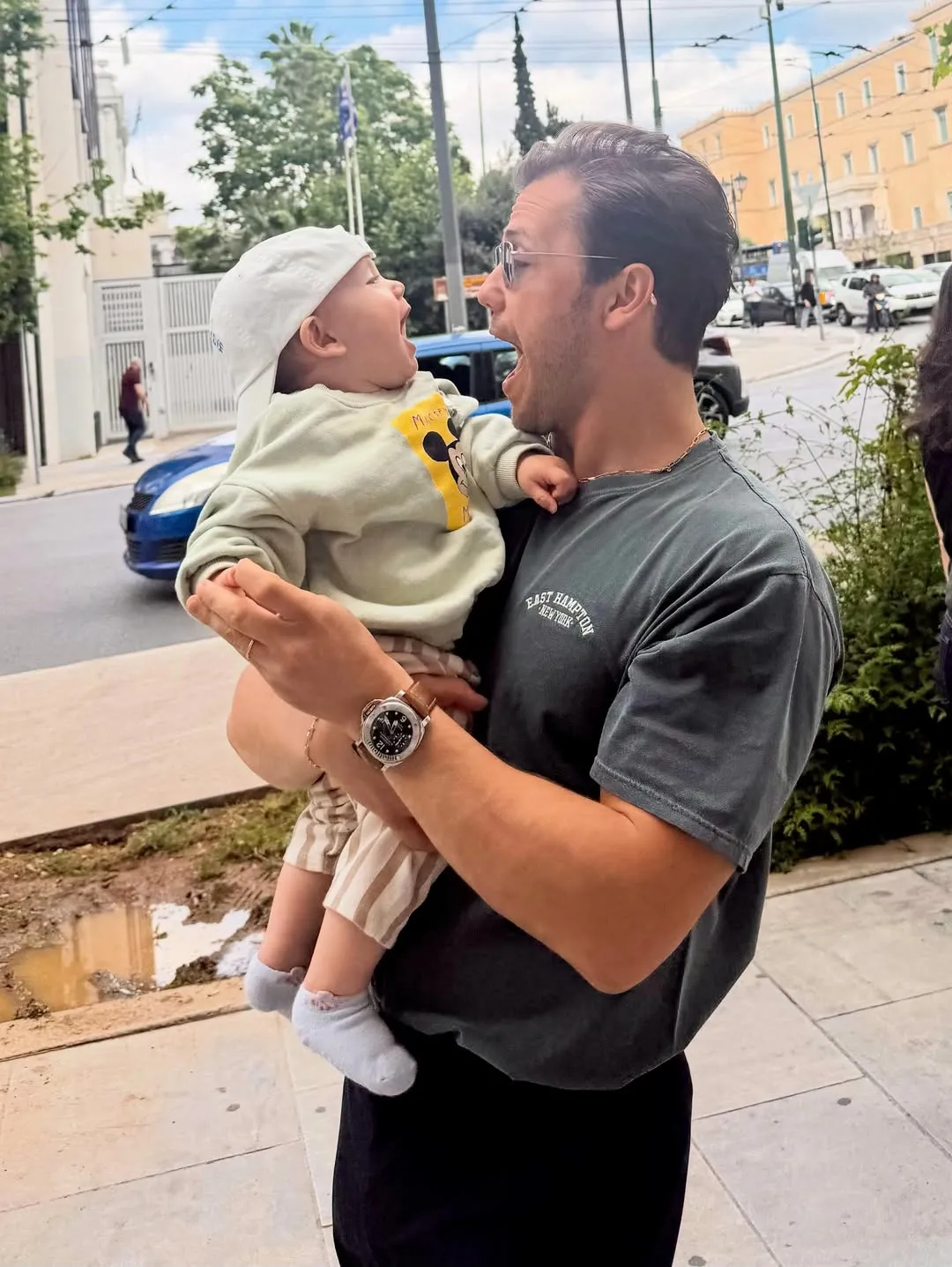 1779865185254.jpg Tolga Sarıtaş ilk kez oğlunun yüzünü gösterdi! Minik Ali babasının kopyası çıktı-5