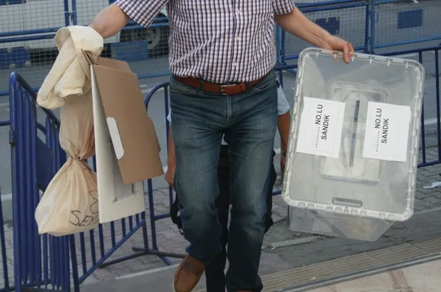 İzmir'deki geçersiz oylar yeniden sayılacak