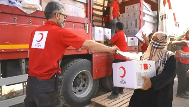 Kızılay'dan Telabyad'da 1500 Suriyeli aileye yardım-1