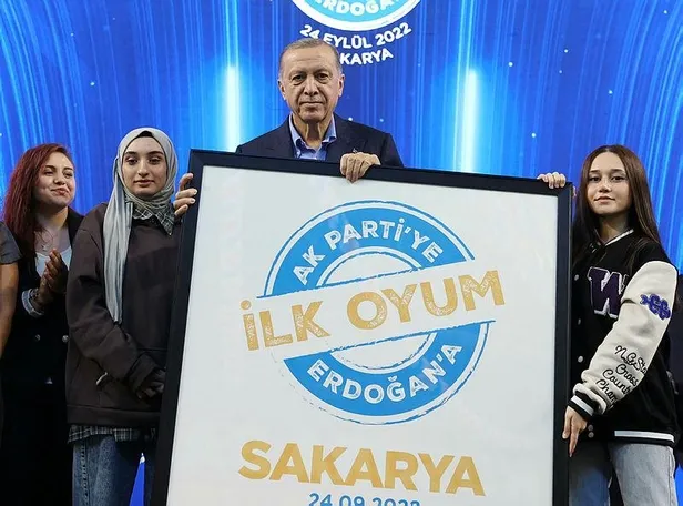 baskan-erdogandan-sakaryadaki-ilk-oyum-erdogana-ilk-oyum-ak-partiye-bulusmasinda-onemli-aciklamalar-1664059699031.jpeg
