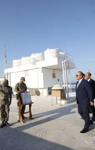 Bakan Çavuşoğlu, kapalı Maraş'ı ziyaret etti