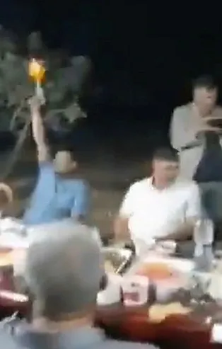 Virüs partisi düzenleyip havaya ateş açtı! CHP'li başkanın görüntüleri sosyal medyayı ayağa kaldırdı