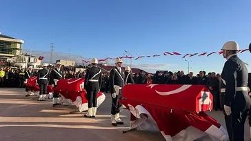 Şehitlere veda: İlker Pehlivan karanfillerle uğurlandı | Kardeşi Turgut Külünk’ü böyle uğurladı: Bizi orada bekle ağabey