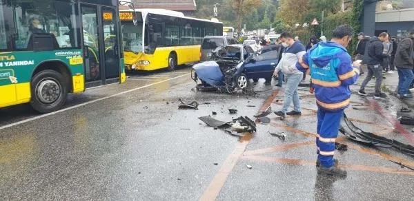 Üsküdar'da feci kaza! İETT otobüsüyle otomobil kafa kafaya çarpıştı-2