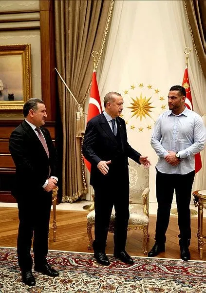 Cumhurbaşkanı Erdoğan, dünya şampiyonu boksörü kabul etti-2