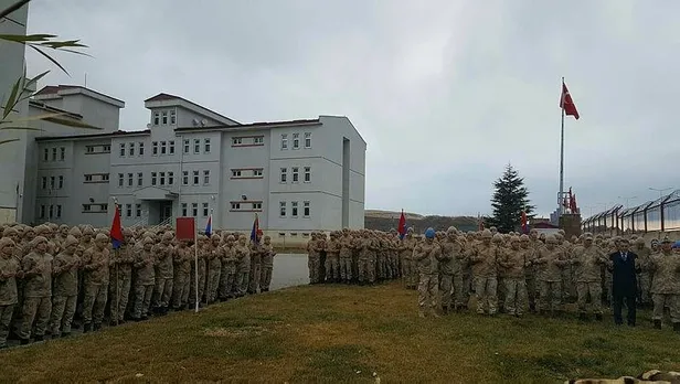 kiran-8-operasyonuna-katilacak-mehmetcik-operasyon-bolgesine-dualarla-ugurlandi-1576694561926.jpeg "Kıran 8" operasyonuna katılacak Mehmetçik operasyon bölgesine dualarla uğurlandı-2