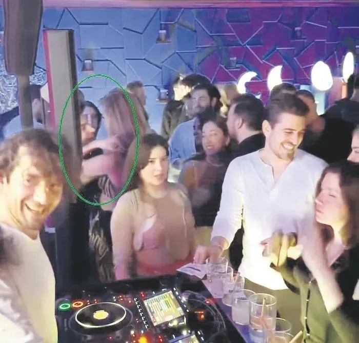 manken-cagla-sikel-nail-gonenli-ile-ayriligin-ardindan-ilk-kez-konustu-haberler-dogru-1703798416960.jpeg Manken Çağla Şıkel, Nail Gönenli ile ayrılığının ardından ilk kez konuştu: “Haberler doğru..."-3