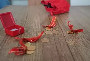 Halı altına itilen paralara dikkat! Altınlar halı yıkamaya gitmiş! 60 bin liralık...