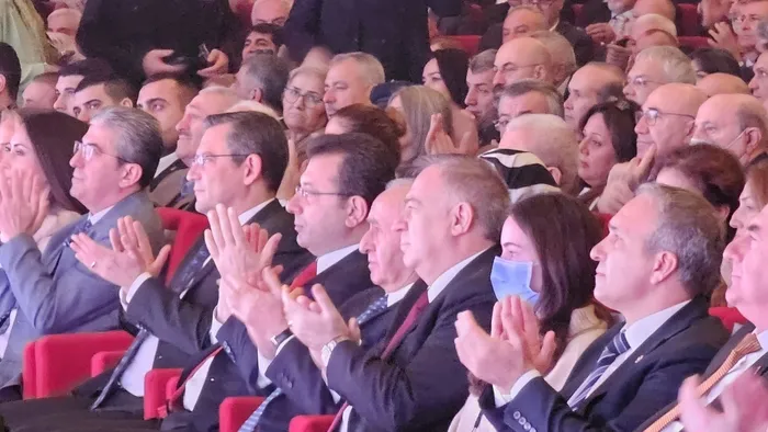 kemal-kilicdaroglu-ekrem-imamoglu-gerilimi-suruyor-lansmana-gitmedi-1704444320646.jpeg Kemal Kılıçdaroğlu-Ekrem İmamoğlu gerilimi sürüyor! Lansmana gitmedi-5