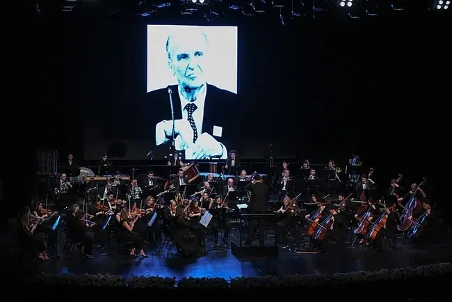 bosnali-besteci-emir-mejremicten-aliya-izetbegovicin-100-yasina-ozel-senfonik-siir-ozgurluge-kacisim-1768401814382.jpeg Bosnalı Besteci Emir Mejremic’ten Aliya İzetbegoviç’in 100. Yaşına Özel Senfonik Şiir: “Özgürlüğe Kaçışım"-3