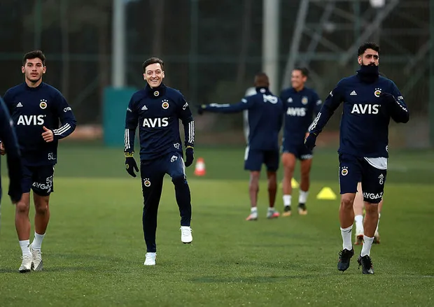 Fenerbahçe son dakika olarak duyurdu! İşte Mesut Özil'in imza töreninin detayları ve maaşı-7