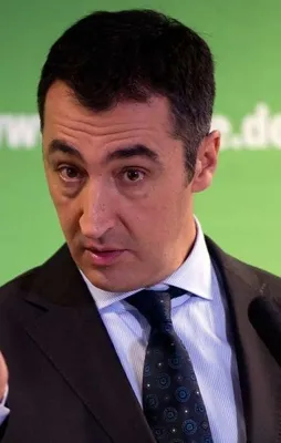 Cem Özdemir'den skandal seçim afişi!
