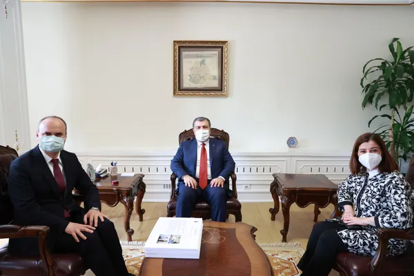 son-dakika-saglik-bakani-fahrettin-koca-vaka-sayilarinin-dusmesini-test-sayilarinin-azalmasina-baglayanlara-yanit-verdi-basvuran-sayisi-azaliyor-1620038903327.jpg SON DAKİKA: 18 yaş üstü aşı ne zaman? Sağlık Bakanı Fahrettin Koca: Yazın 18 yaş üstünü aşılamak istiyoruz-10