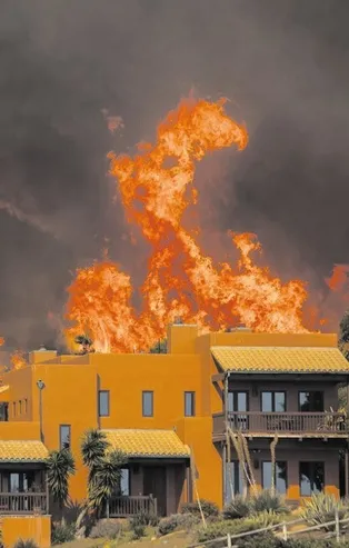 Kaliforniya'daki yangın kontrol altına alınamıyor