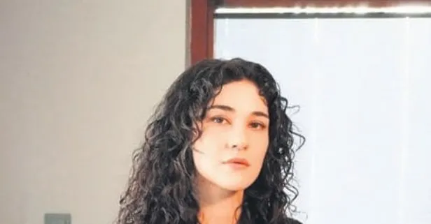 Duygu Üstünbaş Rindlerin Akşamı isimli şiiri yorumladı!