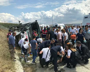 Son dakika haberi: İstanbulda feci kaza! Servis midibüsü devrildi: 20den fazla yaralı var