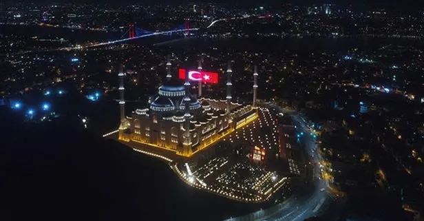 Çamlıca Camii’nde 15 Temmuz’a özel dev LED Türk Bayrağı