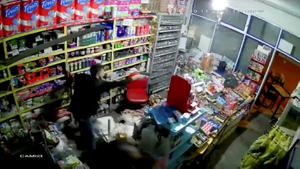 adanada-market-sahibine-is-yerinde-silahli-saldiri-1638017701593.jpg Adana’da market sahibine iş yerinde silahlı saldırı! Oğlu da karşılık verdi...-4