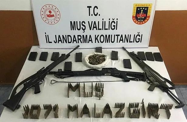pkkya-bir-darbe-de-musta-vuruldu-teroristlere-ait-silah-ve-muhimmat-ele-gecirildi-1590699783351.jpeg