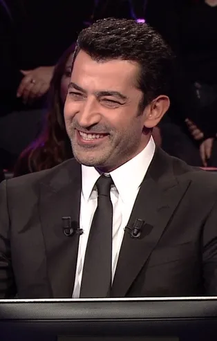 Akdeniz ilçesinden Marmara ilçesinde giden biri hangi iki il arasında seyahat etmiştir?