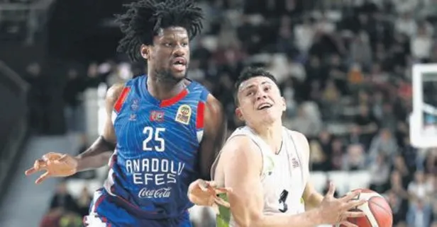 Efes yeniden zirvede