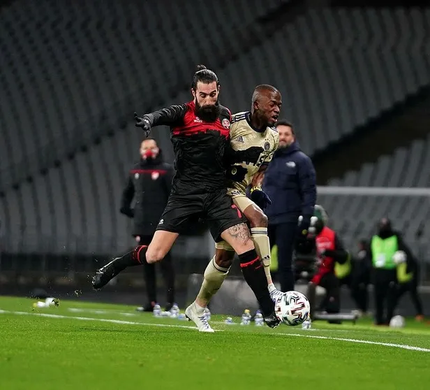 erman-toroglundan-karagumruk-fenerbahce-maci-sonrasi-flas-yorum-kalitesiz-bir-ligimiz-var-1613244155378.jpeg Erman Toroğlu'ndan Karagümrük - Fenerbahçe maçı sonrası flaş yorum: Kalitesiz bir ligimiz var-4