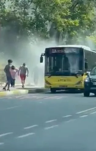 Sarıyer'de İETT’ye ait bir otobüsün motoru alev alev yandı!