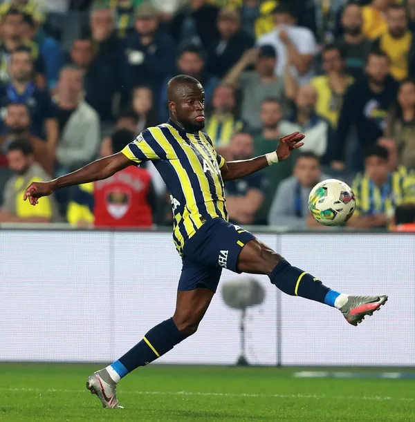 fenerbahcede-enner-valencia-attigi-10-golle-galatasarayin-toplam-gol-sayisini-gecti-1665392925660.jpg Fenerbahçe'de Enner Valencia attığı 10 golle Galatasaray'ın toplam gol sayısını geçti-6