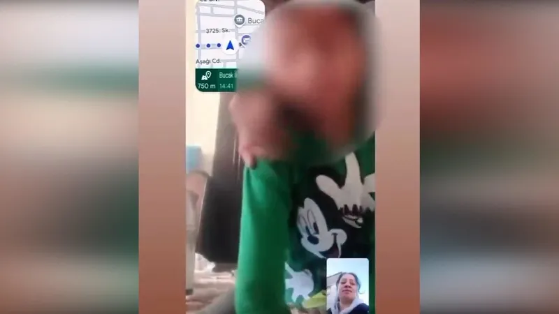 baba-degil-yaratik-bosanma-asamasindaki-esini-arayip-cocugunun-bogazina-bicak-dayadi-minik-yavru-devlet-koruma-1731958906717.jpeg Boşanma aşamasındaki eşini arayıp çocuğunun boğazına bıçak dayadı (Takvim.com.tr ekran görüntüsü)