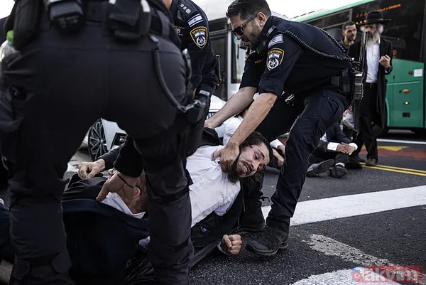 Ultra Ortodoks Yahudiler (Harediler) soykırımcı İsrail'in zorunlu askerlik hizmetini protesto etti: Otoyolu trafiğe kapattılar - 17