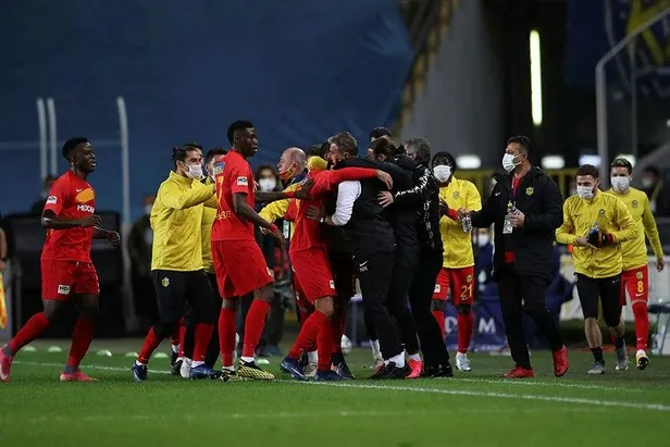 fenerbahce-0-3-yeni-malatyaspor-mac-sonucu-1607798830789.jpeg Fenerbahçe 0-3 Yeni Malatyaspor | MAÇ SONUCU-4