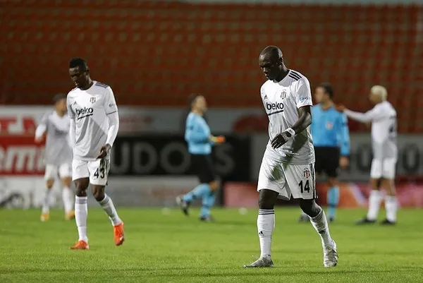 Beşiktaş Alanyaspor maçında Sergen Yalçın hakeme çok sinirlendi! "Kabadayılık mı yapıyorsun sen?"-6