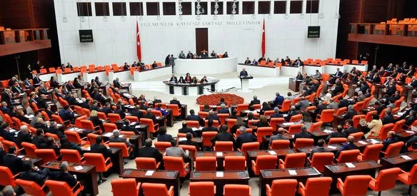 Anayasa değişikliğinin Mecliste kabul edilmesiyle eski DP'lilere siyasal haklarını iade etme imkanı tanındı