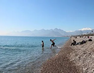 Ocak ayında denizin keyfini çıkardı