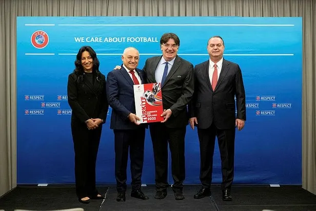 euro-2028-ve-euro-2032-icin-adaylik-basvurusu-dosyalar-uefaya-teslim-edildi-1681306785755.jpeg EURO 2028 ve EURO 2032 için adaylık başvurusu! Dosyalar UEFA'ya teslim edildi-3