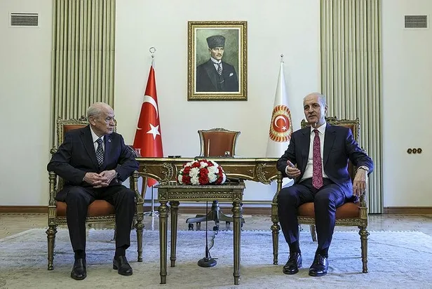 baskan-erdogan-yeni-tbmm-baskani-numan-kurtulmusu-cumhurbaskanligi-kulliyesinde-kabul-etti-1686162412855.jpeg Başkan Erdoğan yeni TBMM Başkanı Numan Kurtulmuş'u Cumhurbaşkanlığı Külliyesinde kabul etti-2