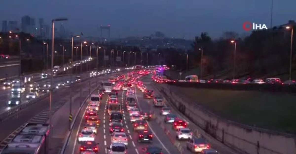 SON DAKİKA: Haftanın ilk iş gününde İstanbul'da trafik yoğunluğu arttı