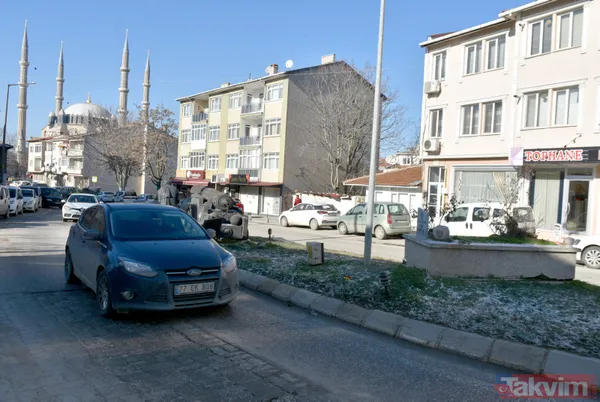 Edirne'de yol ortasında mezarlar! Mahalleli gözleri gibi bakıyor - 15