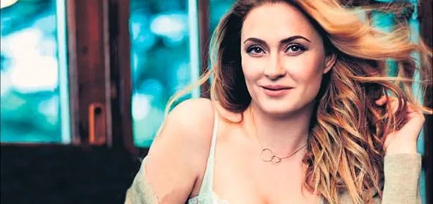 İhaneti çöpe attı