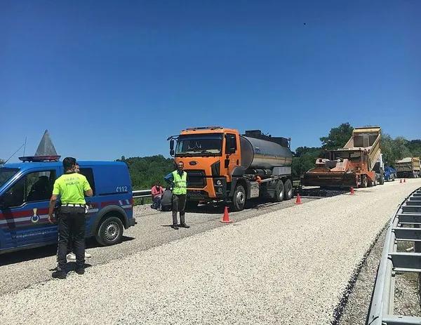 tankerin-altinda-kalan-karayollari-iscisinin-ayaklari-koptu-1594472004577.jpg Bartın’da tankerin altında kalan karayolları işçisinin 2 ayağı koptu-2