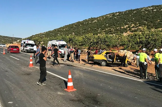 Gaziantep'te iki otomobil çarpıştı: 11 yaralı